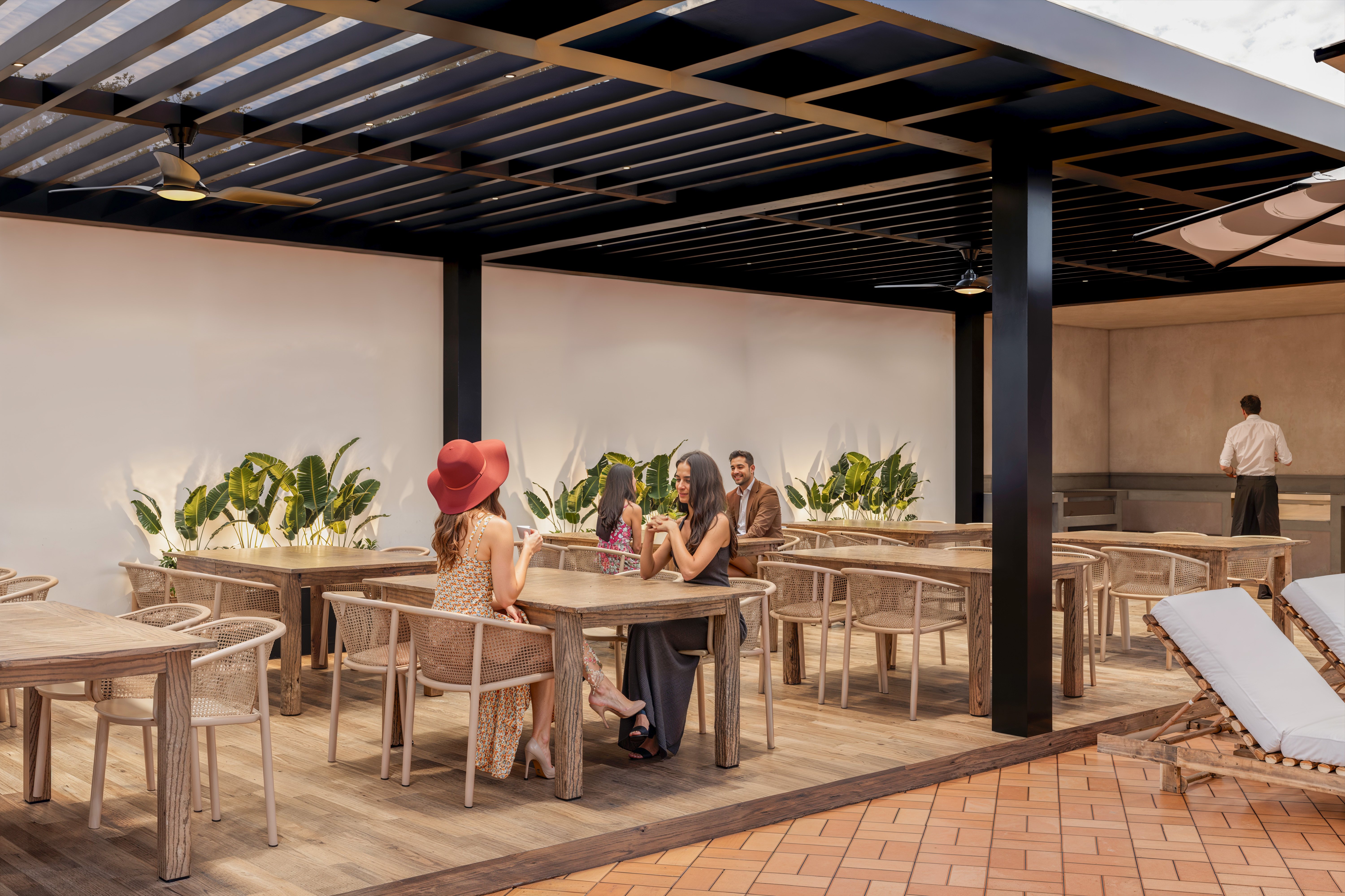 Terraza Social con alberca - ENTHEOS Residencial